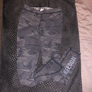 Under armor camo leggings